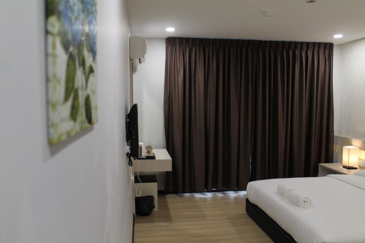 The Velton Inn Bintulu Esterno foto